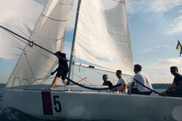 游艇。航海赛舟会。图片下载