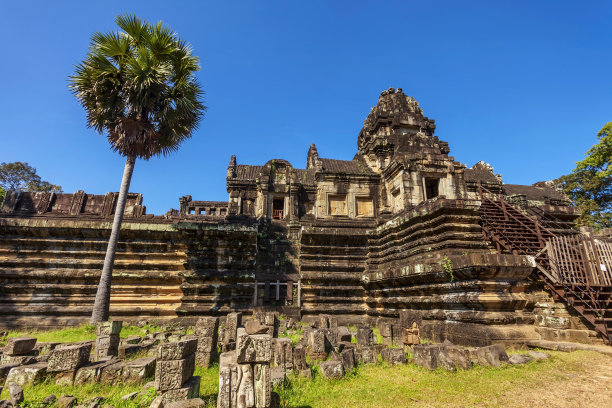 吴哥窟中古老的佛教高棉庙宇图片下载