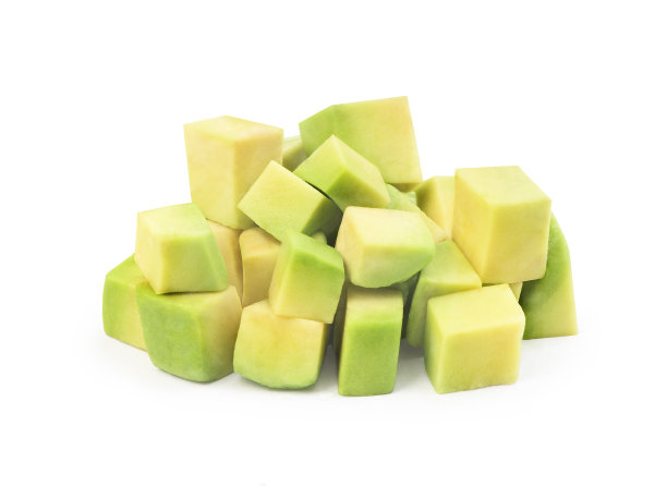 白色背景上的牛油果丁图片下载