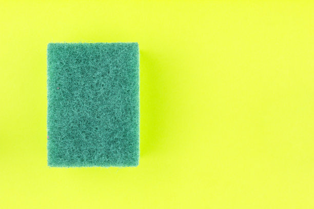 绿色背景上的绿色粗糙海绵。图片下载