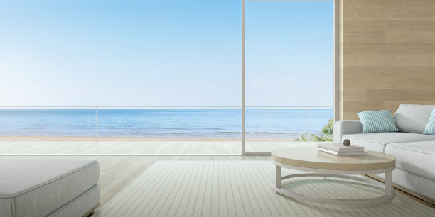 大窗户的3d渲染，现代客厅与木地板和沙发设置在海上背景。图片下载