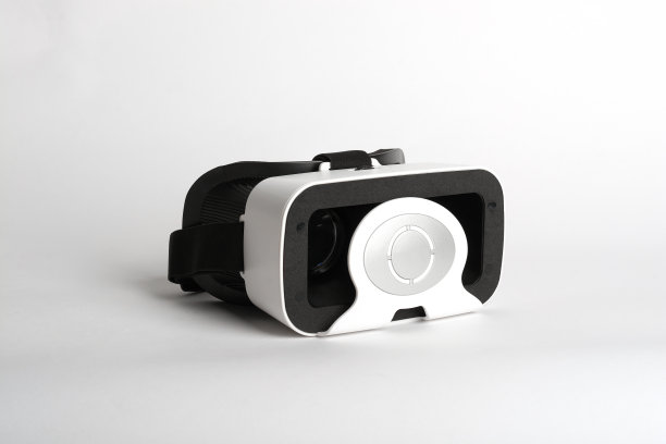 白色背景上的虚拟现实眼镜图片下载