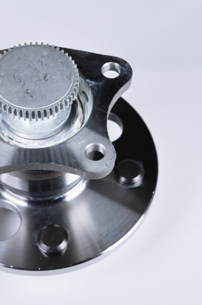 备件新的abs前车悬架轮毂上的灰色梯度背景组件。修理轴承悬架的工具包图片下载