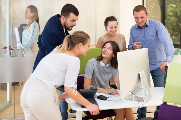 优秀的商务团队，现代办公环境图片下载