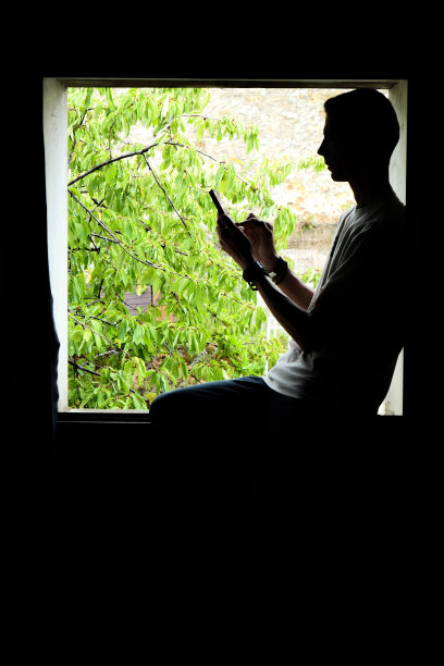 人们使用技术。图片下载