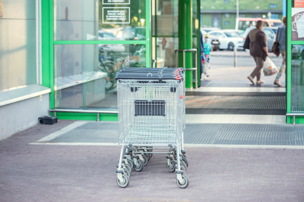 街上的购物车。图片下载