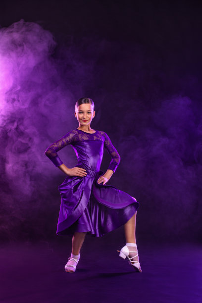 女运动员跳交际舞。图片下载