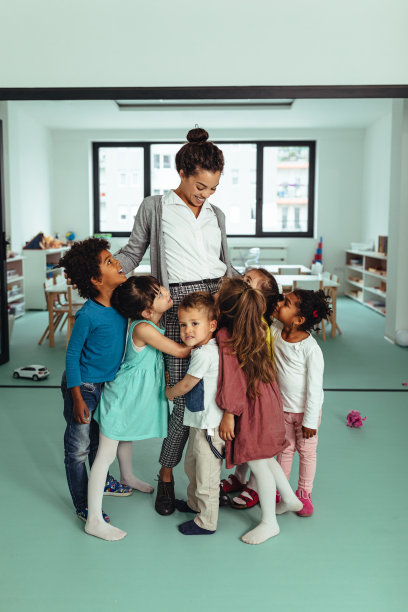 当你年轻的时候，一切都很有趣图片下载