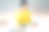 在家里工作和通过笔记本电脑视频会议发言的女性肖像。图片下载