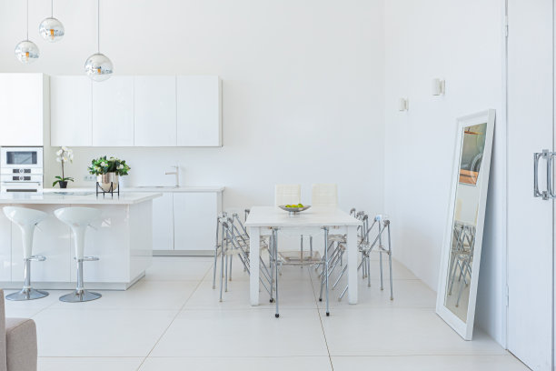 舒适豪华现代室内设计的一个工作室公寓图片下载