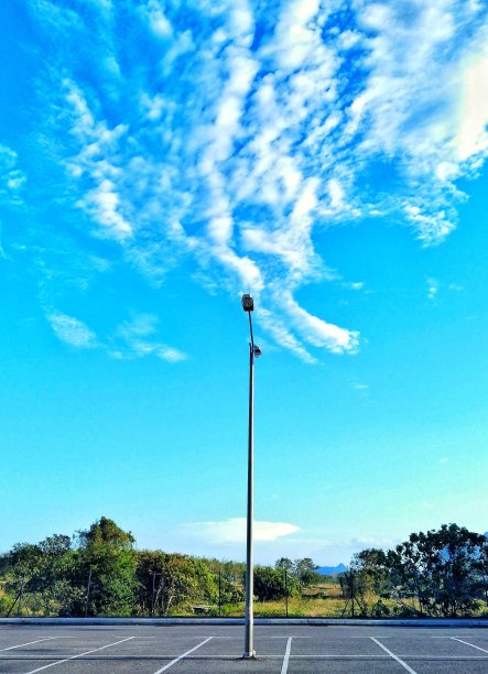 空旷的停车场景色图片下载