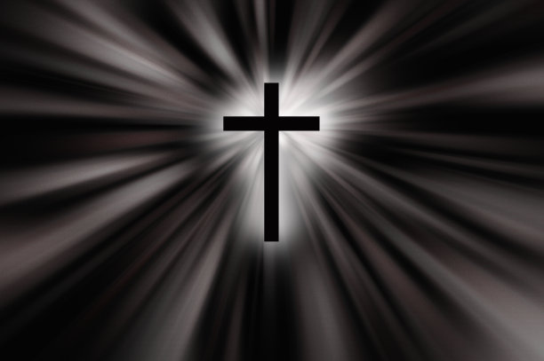 宗教十字架与阳光照耀在黑暗的背景图片下载