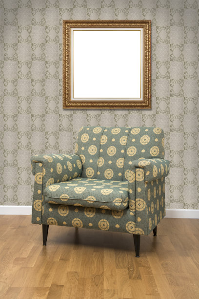 有墙纸和老式扶手椅的复古房间图片下载