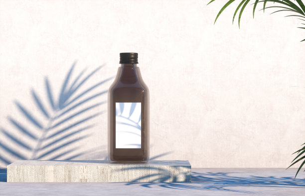 天然化妆品空白瓶容器与热带棕榈叶背景。图片下载