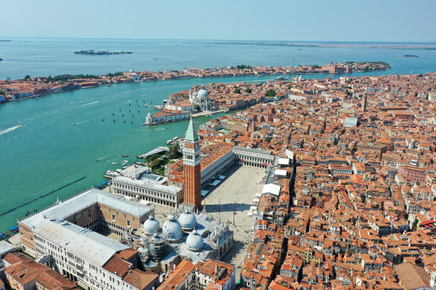 威尼斯天际线和圣马可广场图片下载