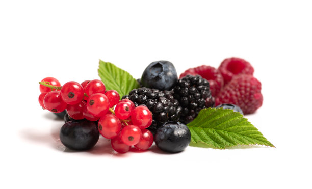 混合莓果在白色背景特写图片下载