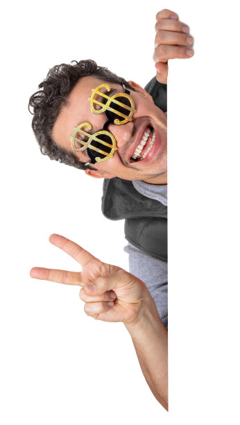 空白标志——戴着美元形状太阳镜的微笑男子(孤立在白色上)图片下载