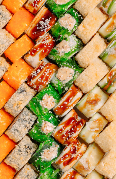 许多种类的蜀黍排成一排。图片下载