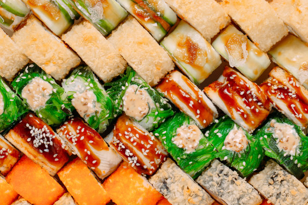 许多种类的蜀黍排成一排。图片下载