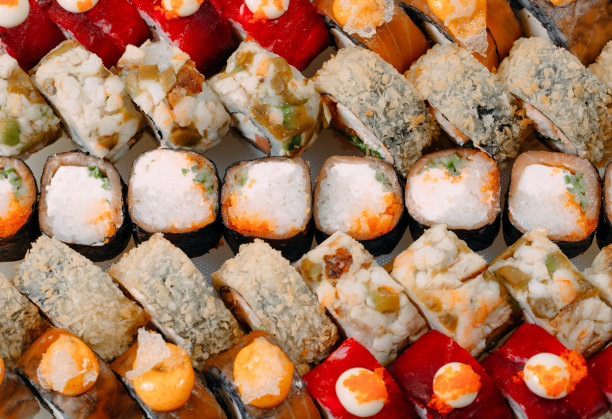 许多种类的蜀黍排成一排。图片下载