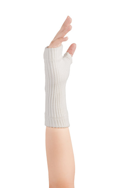 手和手腕白色袖子支持孤立图片下载