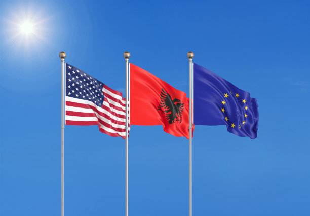 欧洲联盟、美国和阿尔巴尼亚的三面现实旗帜。3d插图。图片下载