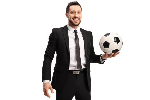 穿着黑西装拿着足球的职业男子图片下载