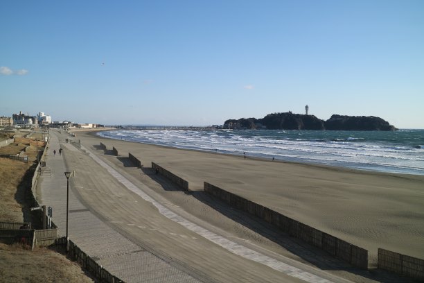 蓝天和Enoshima海岸的景观图片下载