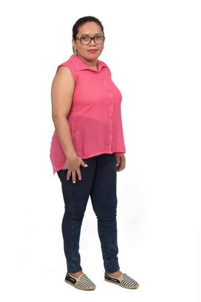 白色背景上的拉丁女人的全貌图片下载