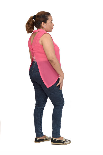 白色背景上的拉丁女人的全貌图片下载