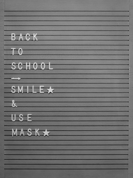 回学校留言微笑，戴口罩图片下载