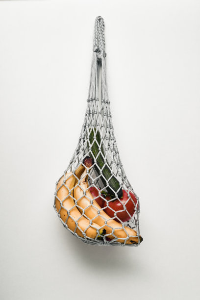 产品在一个网袋。健康食品和可重复使用的环保袋。环境保护。图片下载