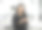 一个快乐自信的女商人穿着商务套装在办公大楼里拨打手机发短信。商业库存图片。图片下载