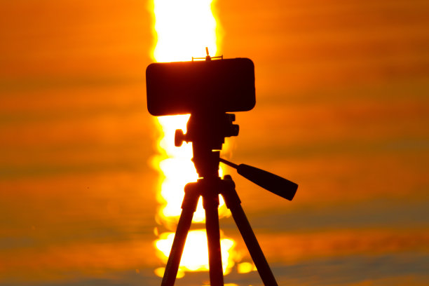 智能手机在三脚架图片下载