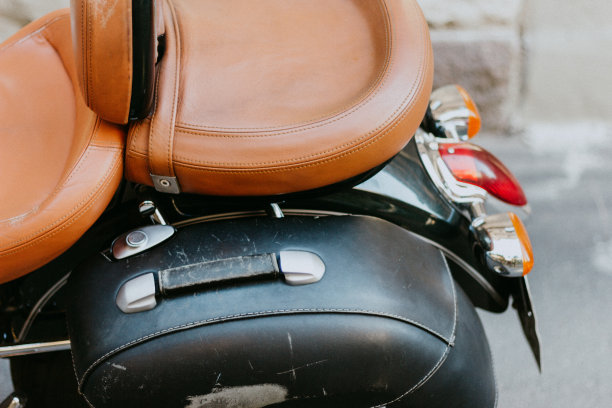 摩托车后备箱真皮座椅及旅行停车灯图片下载