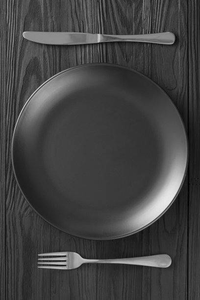 简约的黑色背景桌子设置在餐厅。极简的桌子设置，俯视图图片下载