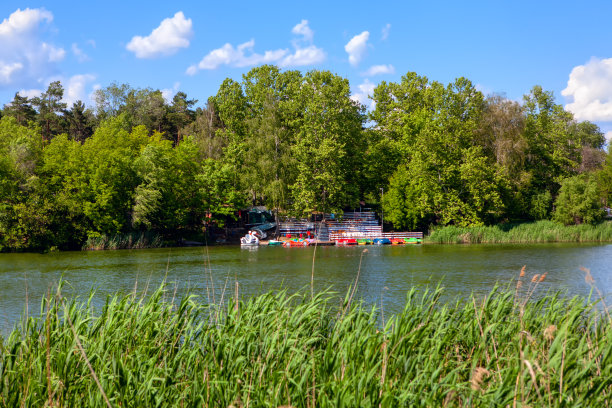 湖上的游乐园图片下载