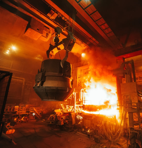 电炉炼钢。用于金属电镀的工厂。图片下载