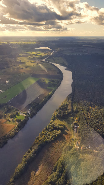 日落时的空中风景图片下载