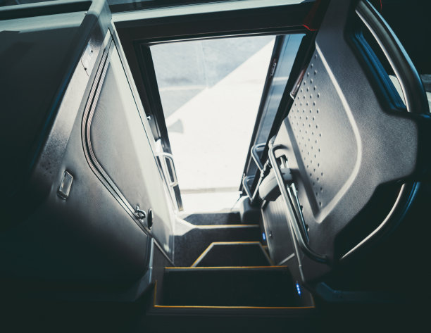 城际公共汽车的入口图片下载