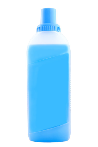 一个半透明的白色塑料瓶，装有蓝色液体用于消毒和卫生，隔离在白色模拟未标签。图片下载