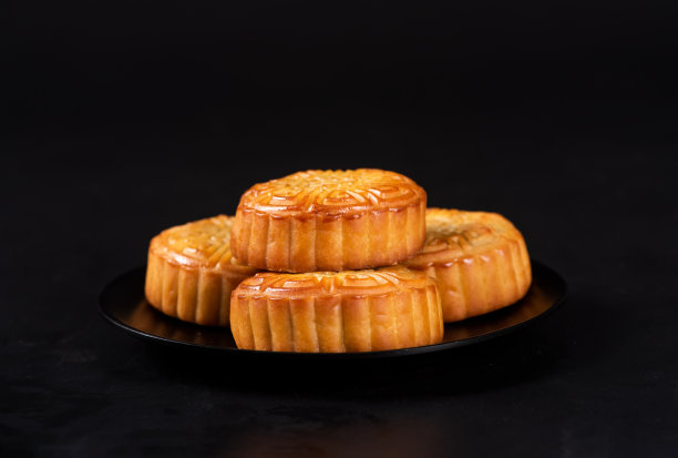 中国中秋节月饼上的黑色背景图片下载