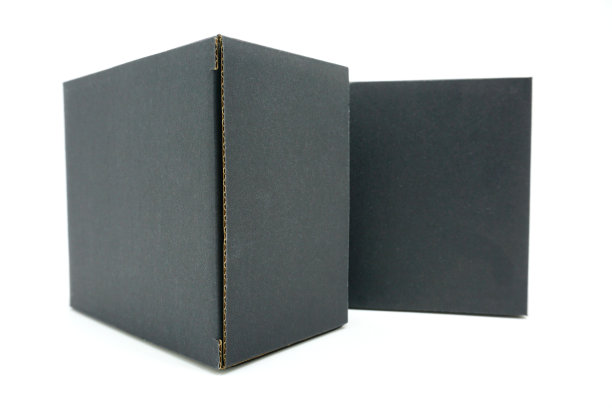 包装盒黑色模拟白色背景图片下载