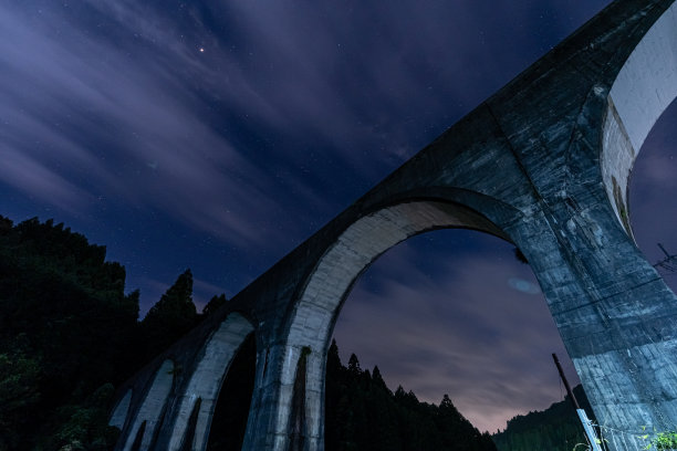 日本福冈九州的Tohoh村，稻田里的夜空图片下载