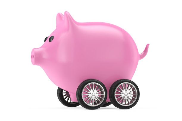 粉色小猪银行在汽车车轮。3d渲染图片下载