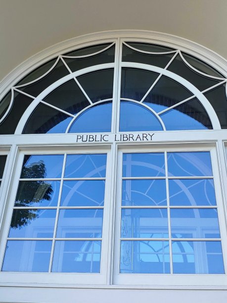 公共图书馆的窗口图片下载