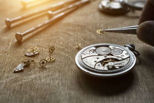 机械表维修，钟表匠作坊图片下载