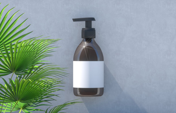 天然化妆品空白瓶容器与热带棕榈叶背景。图片下载