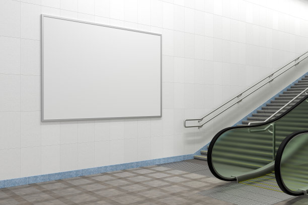 墙上有水平的海报模型，有自动扶梯和楼梯。图片下载