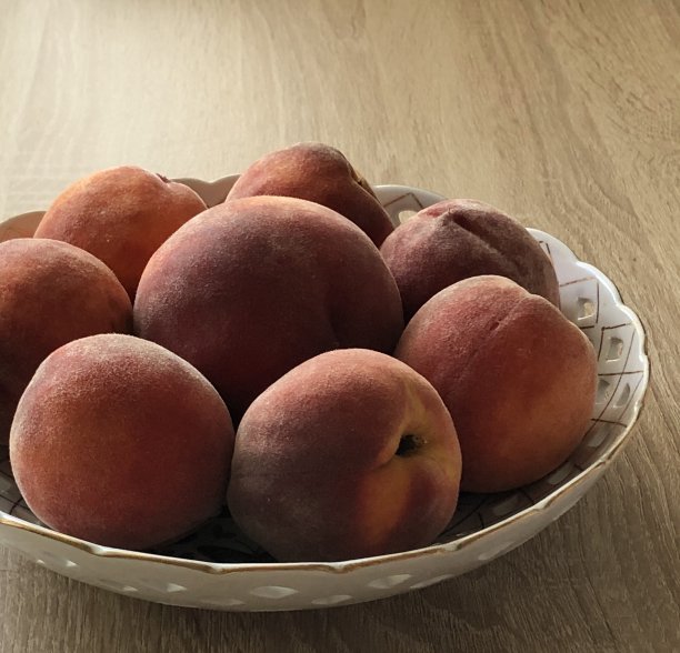 特写图像的成熟桃子在各种组成图片下载